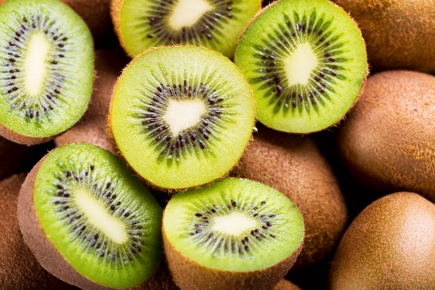 Kiwi hỗ trợ trẻ giảm táo bón