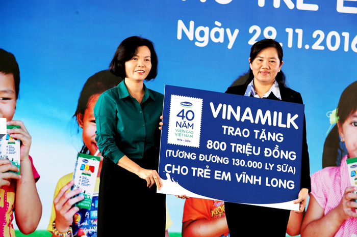 Quỹ sữa Vươn cao Việt Nam và Vinamilk tiếp tục trao tặng gần 130.000 ly sữa cho trẻ em tại Vĩnh Long 5