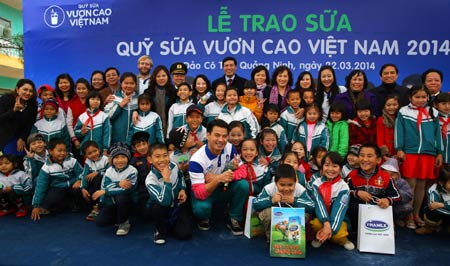 Xuân Bắc, Ngô Phương Lan đại náo đảo Cô Tô 4