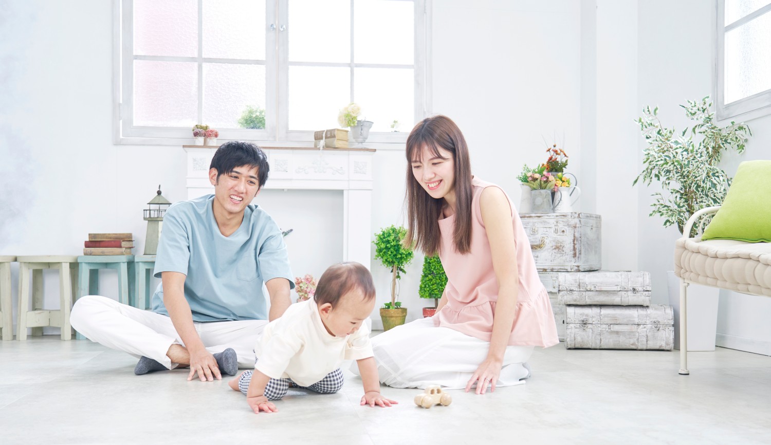 Ba mẹ cùng chơi với bé