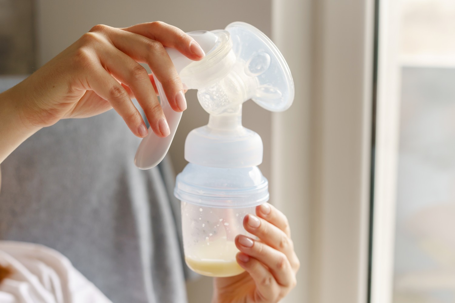 Cách bảo quản sữa mẹ sau khi vắt