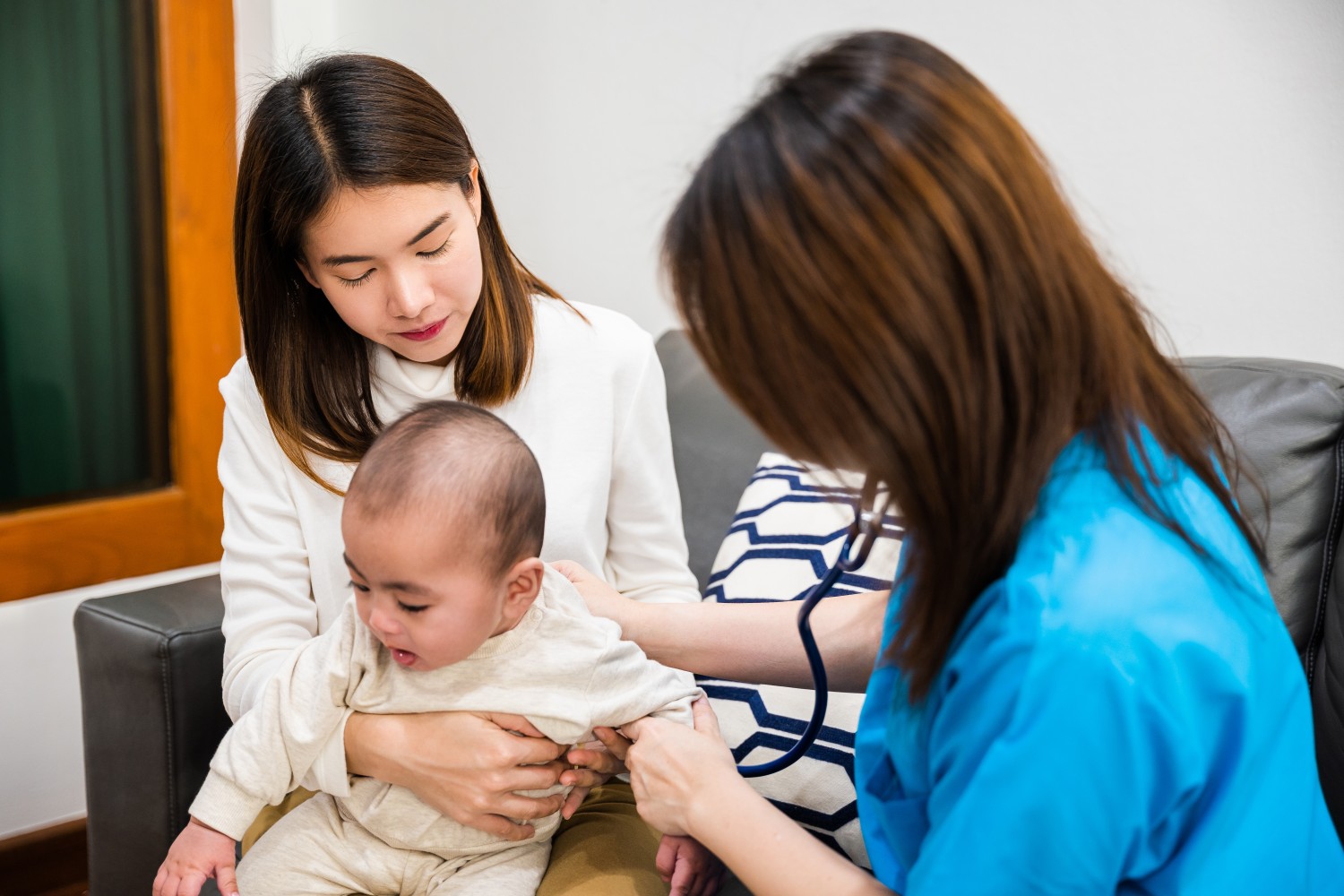 Nên cho trẻ khám sức khỏe định kỳ