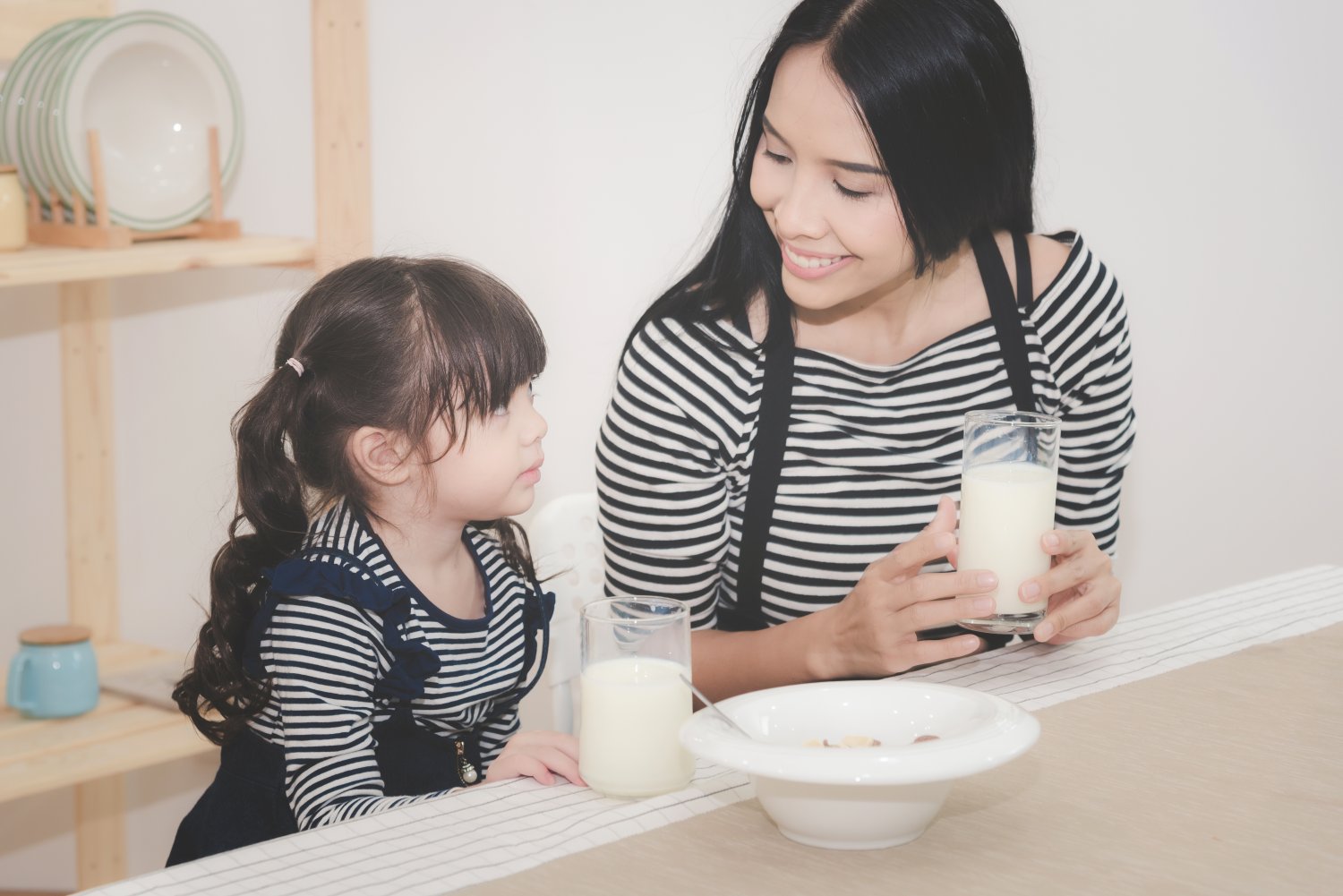 Những điều cần chú ý khi cho trẻ uống sữa tươi