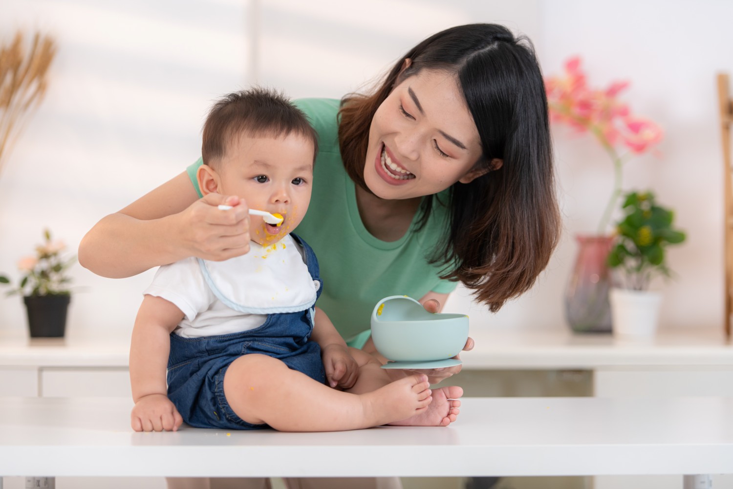 Mẹo cai sữa mẹ cho trẻ 1 tuổi