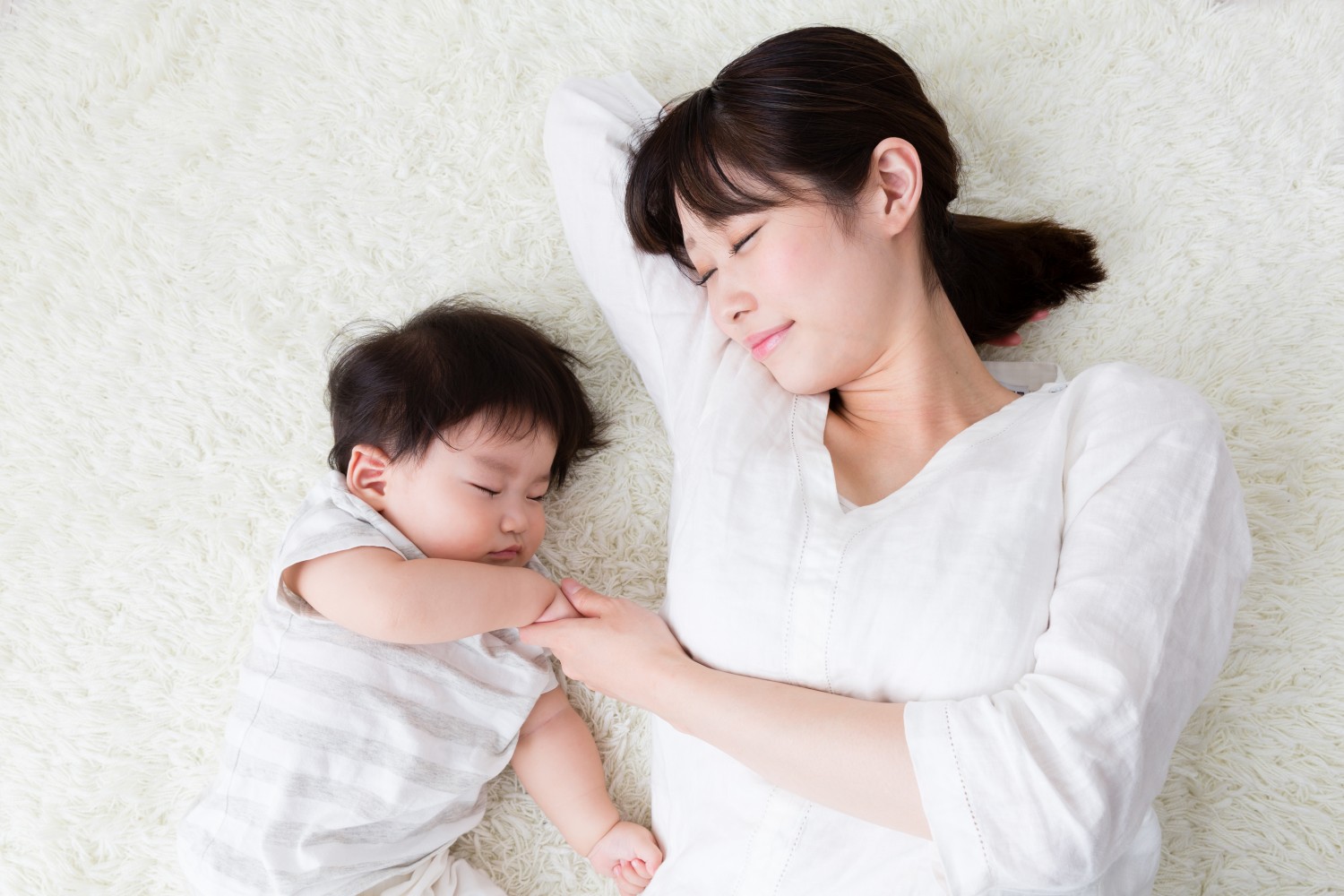 Làm gì để tránh căng sữa bầu vú mẹ khi cai sữa mẹ cho bé