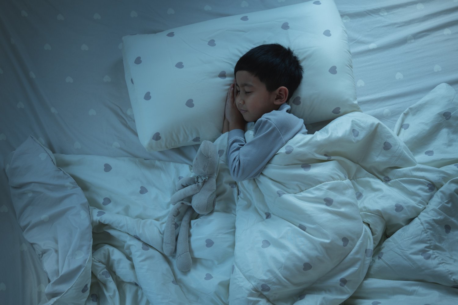 Đảm bảo trẻ ngủ đủ giấc trong giai đoạn khoảng trống miễn dịch.
