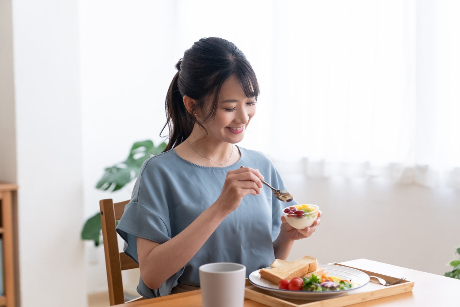 Mẹ ăn uống đủ chất khi cho con bú