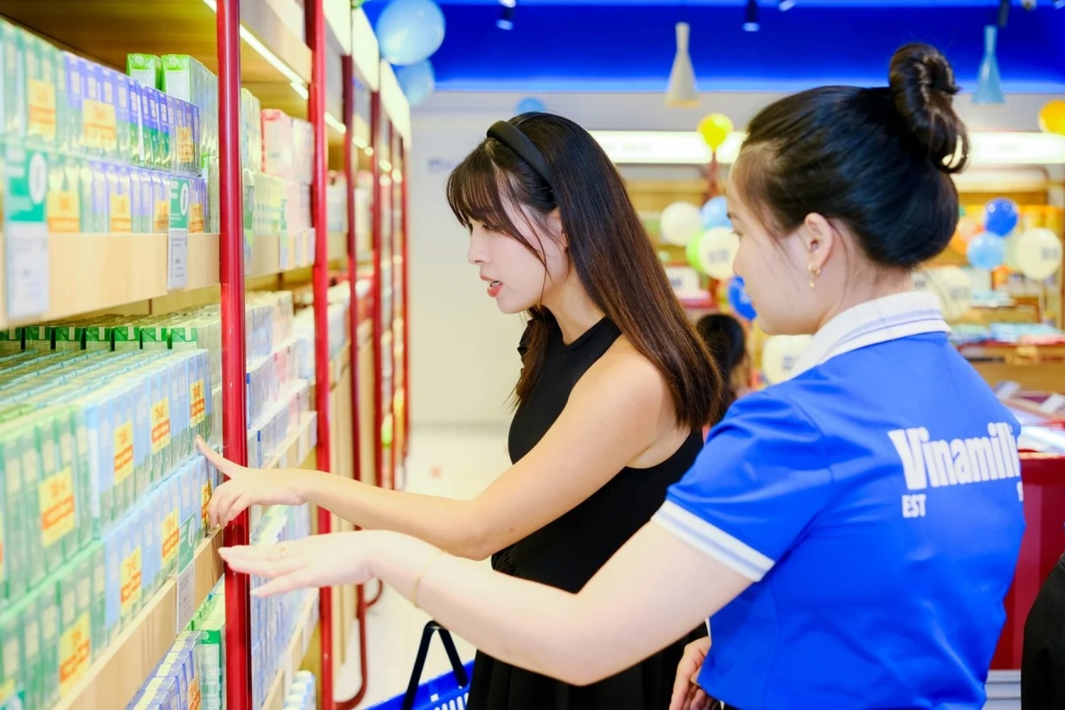 Mua sữa pha sẵn cho bé