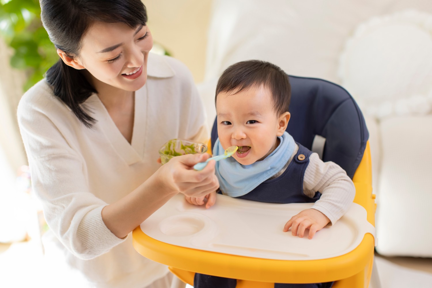 Thực đơn cho bé 8 tháng