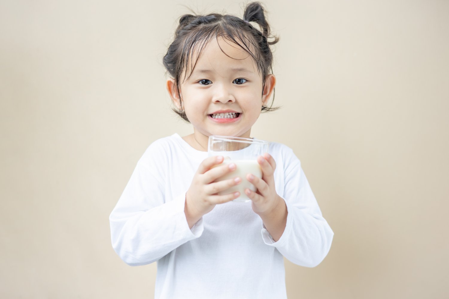 Sữa là nguồn bổ sung canxi dễ hấp thu cho trẻ