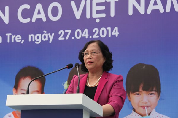 Vinamilk trao gần 77.000 ly sữa của quỹ sữa