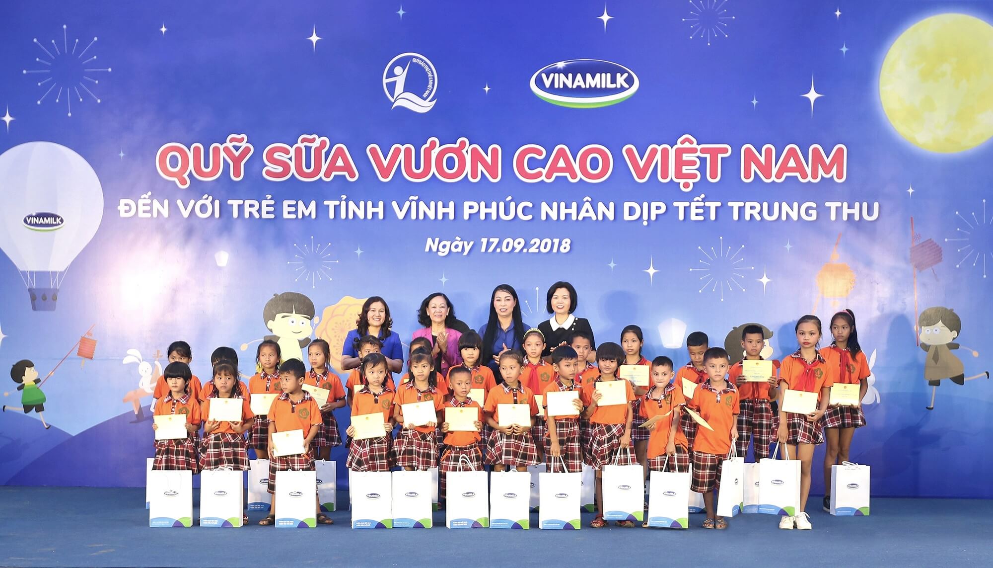 Quỹ sữa vươn cao Việt Nam và Vinamilk  đem niềm vui ngày tết trung thu đến cho trẻ em tỉnh Vĩnh Phúc 1