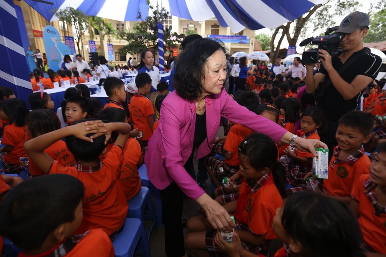 Quỹ sữa vươn cao Việt Nam và Vinamilk  đem niềm vui ngày tết trung thu đến cho trẻ em tỉnh Vĩnh Phúc 13