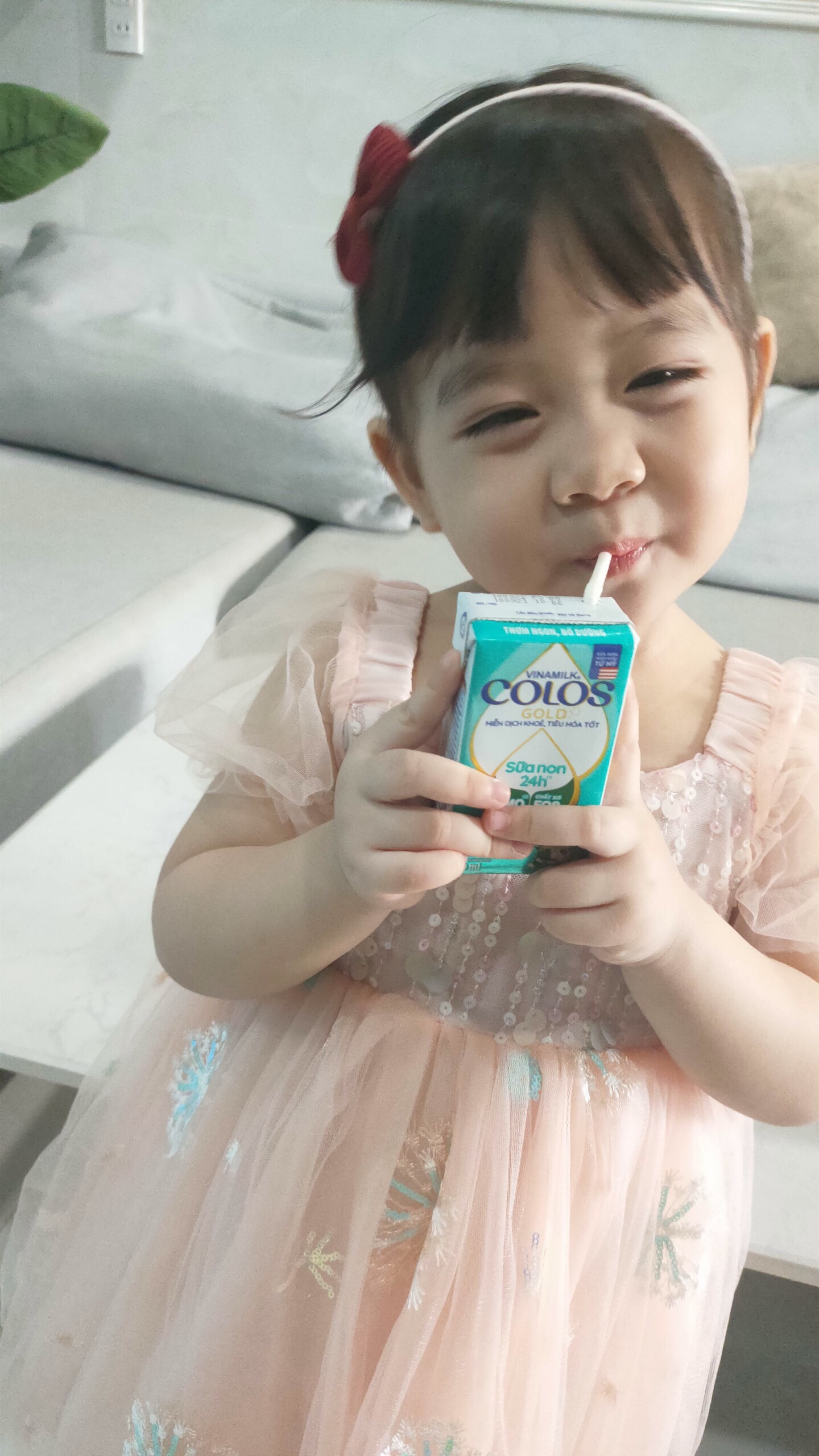 50.000 sản phẩm dinh dưỡng được Vinamilk ColosGold trao tặng cho con em y bác sĩ tuyến đầu. 1