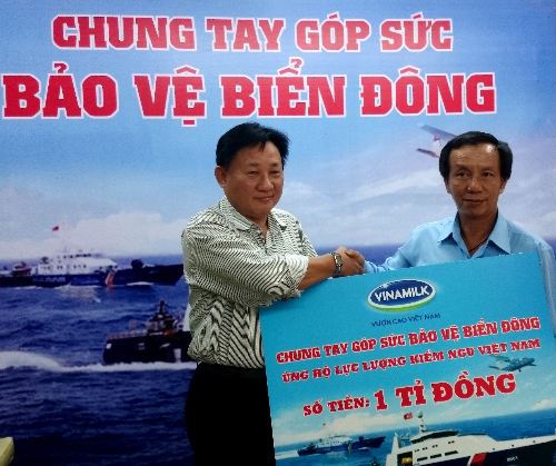 Vinamilk ủng hộ chiến sĩ kiểm ngư bảo về biển Đông 1