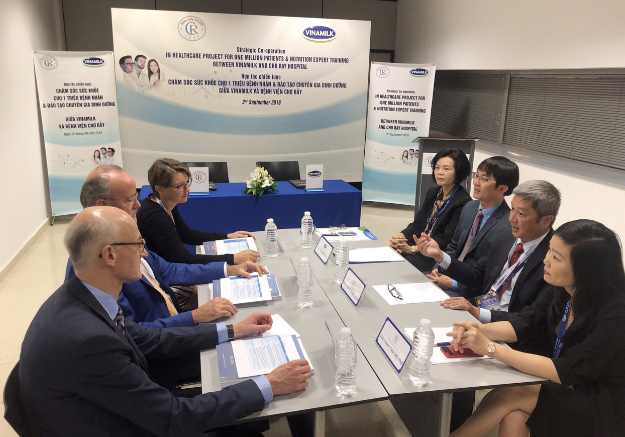 Vinamilk – Bệnh viện Chợ Rẫy ký kết hợp tác chiến lược nâng tầm quốc tế 1