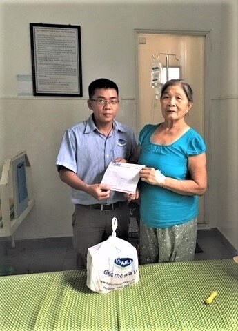 Vinamilk thăm hỏi và tri ân tới các mẹ Việt Nam anh hùng 2