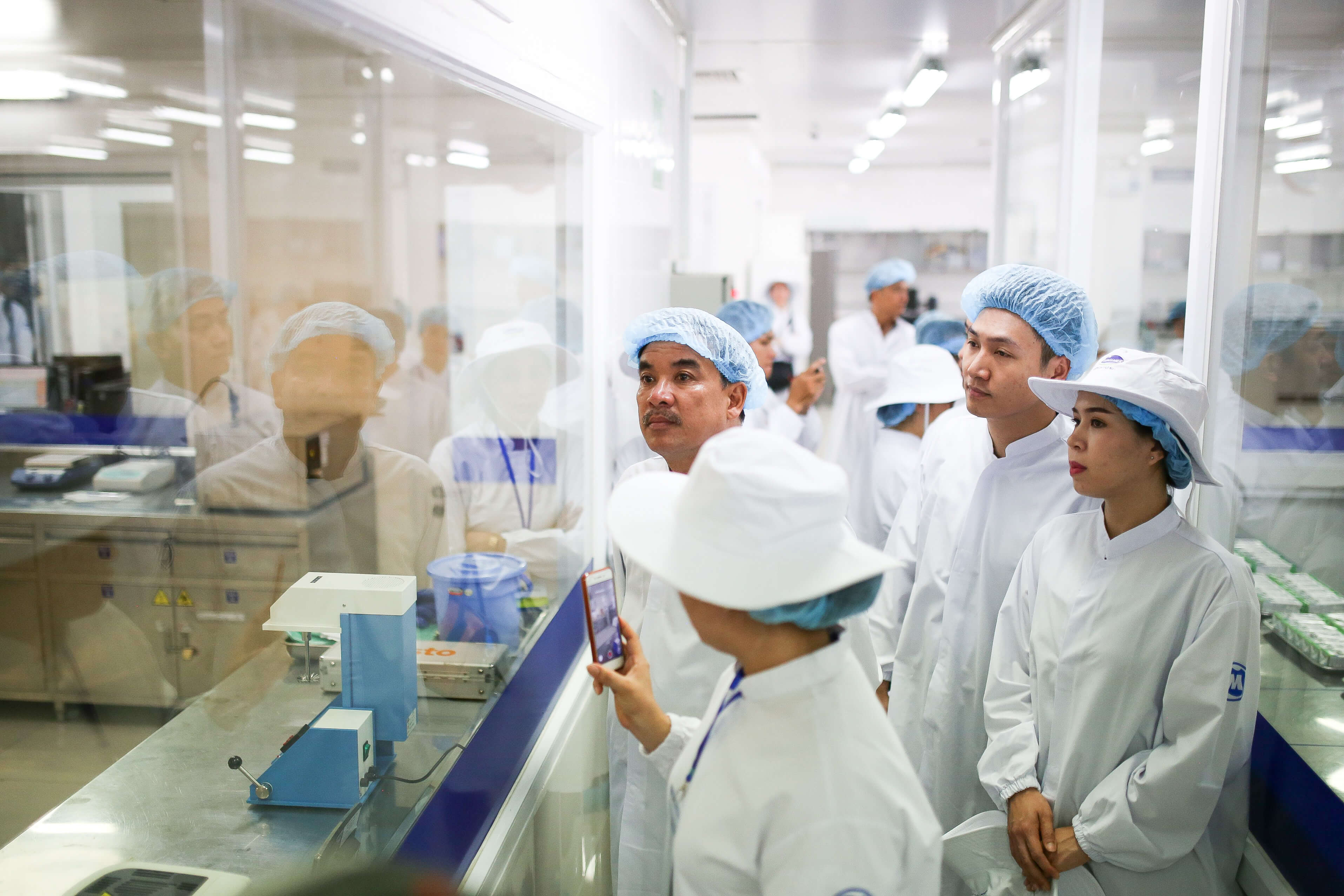 Diễn viên Mạnh Trường:  3