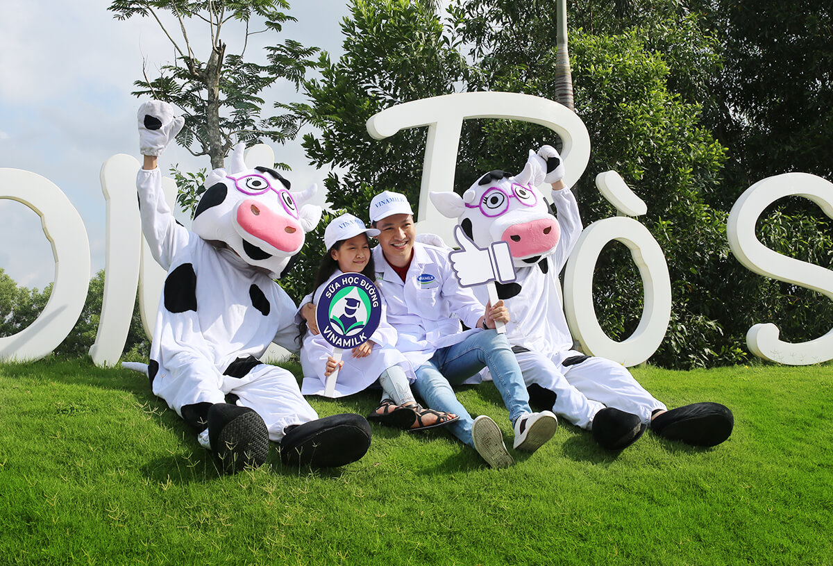 Diễn viên Mạnh Trường:  2