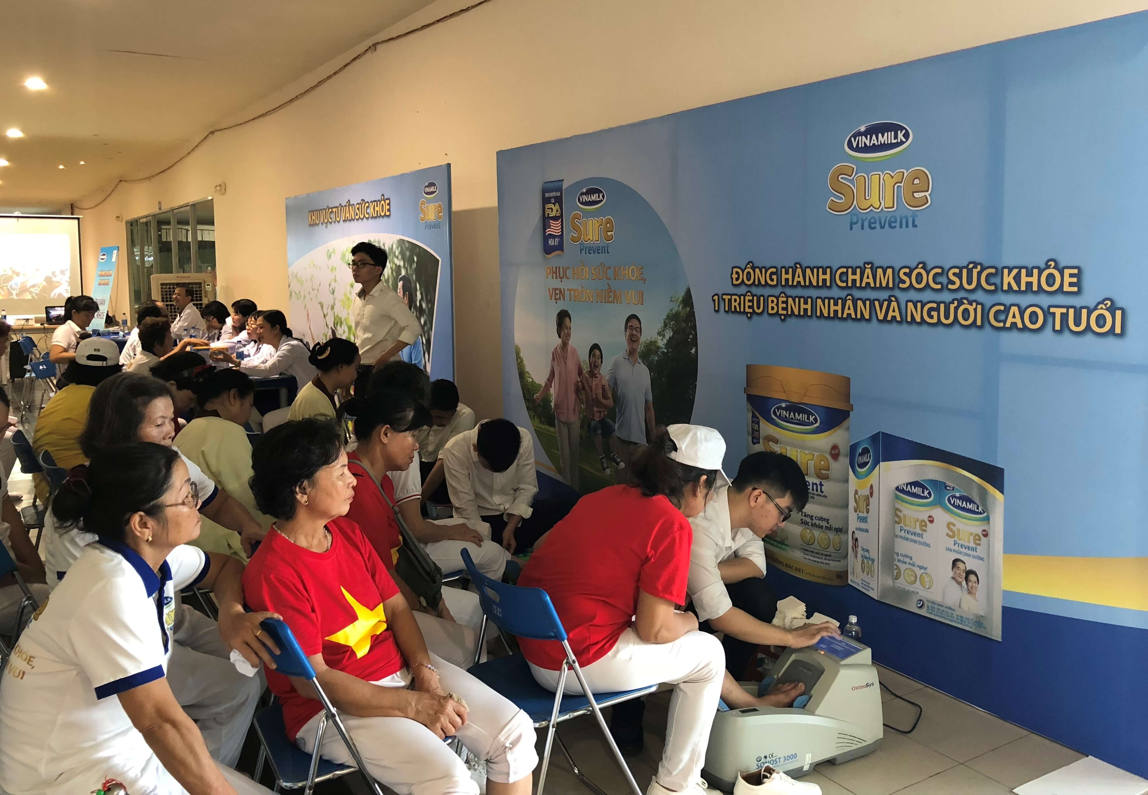 Vinamilk Sure Prevent tiếp tục đồng hành  chăm sóc sức khoẻ hơn 2.600 người cao tuổi 4
