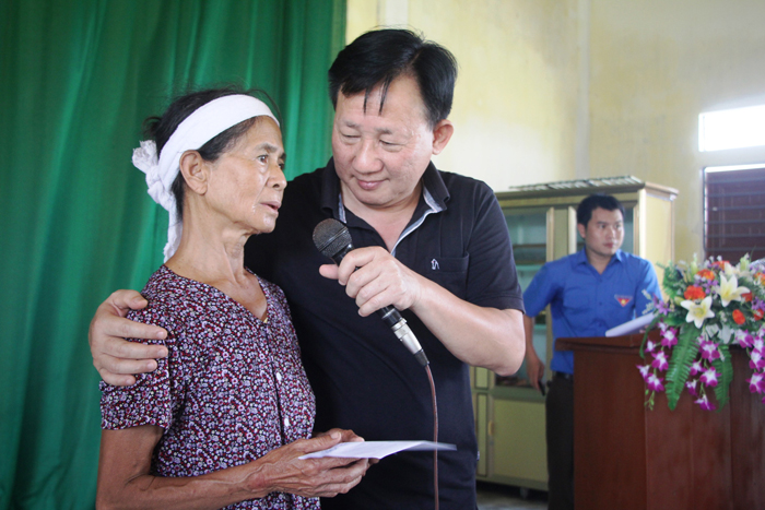 Vinamilk trực tiếp đi cứu trợ người dân vùng lũ Hà Tĩnh, Quảng Bình và ủng hộ 2 tỷ đồng tiền mặt 5