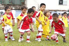 CLB Arsenal chính thức khai giảng Trung tâm bóng đá Vinamilk - Arsenal tại Việt Nam 1