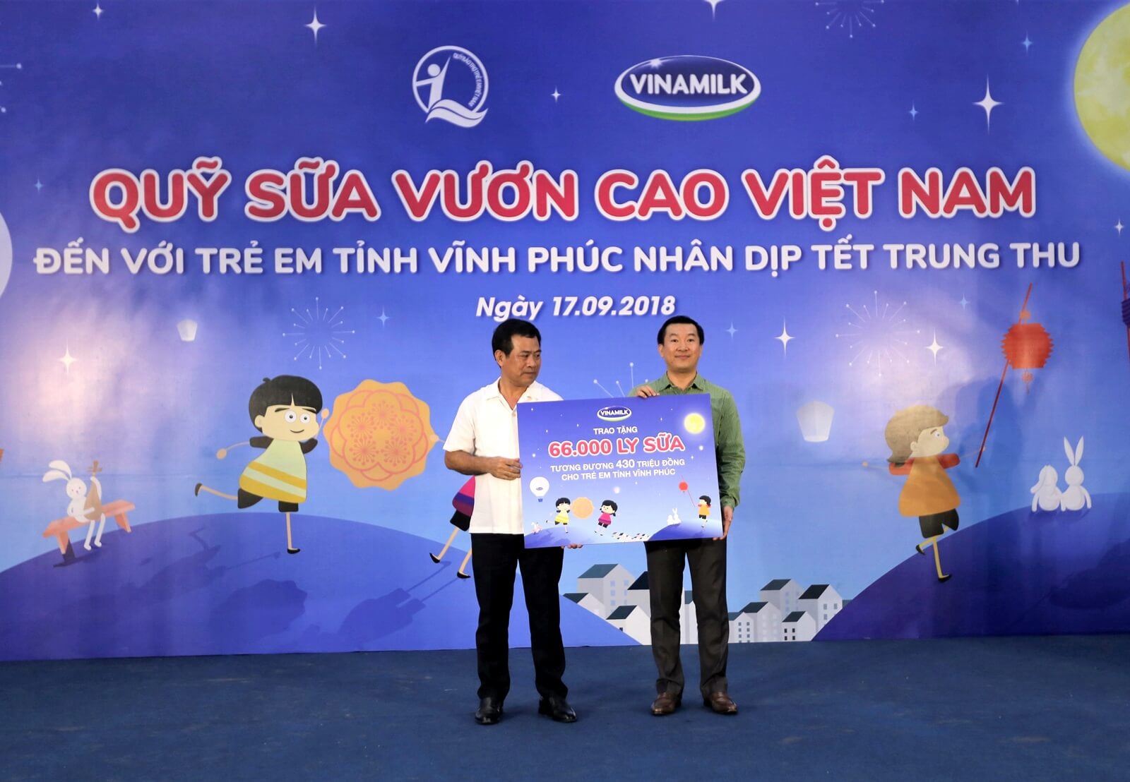 Quỹ sữa vươn cao Việt Nam và Vinamilk  đem niềm vui ngày tết trung thu đến cho trẻ em tỉnh Vĩnh Phúc 4