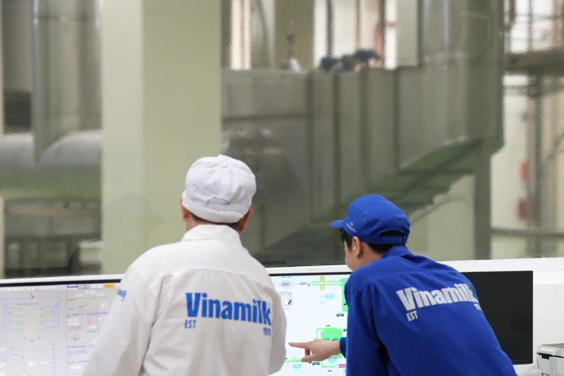 Vinamilk kiểm soát chất lượng nguyên liệu và giám sát quy trình sản xuất chặt chẽ