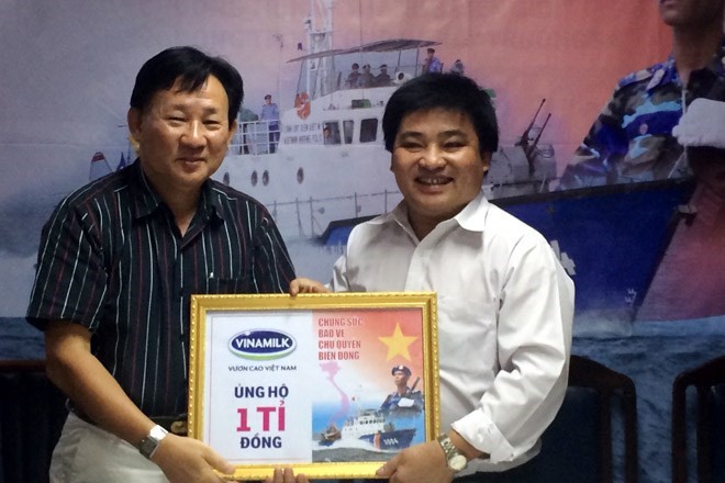 Vinamilk donated VND 1 billion to contribute to the protection of the nation’s sovereignty in the East Sea 1