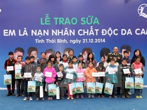 Thai Binh: Agent Orange children receive free milk 1