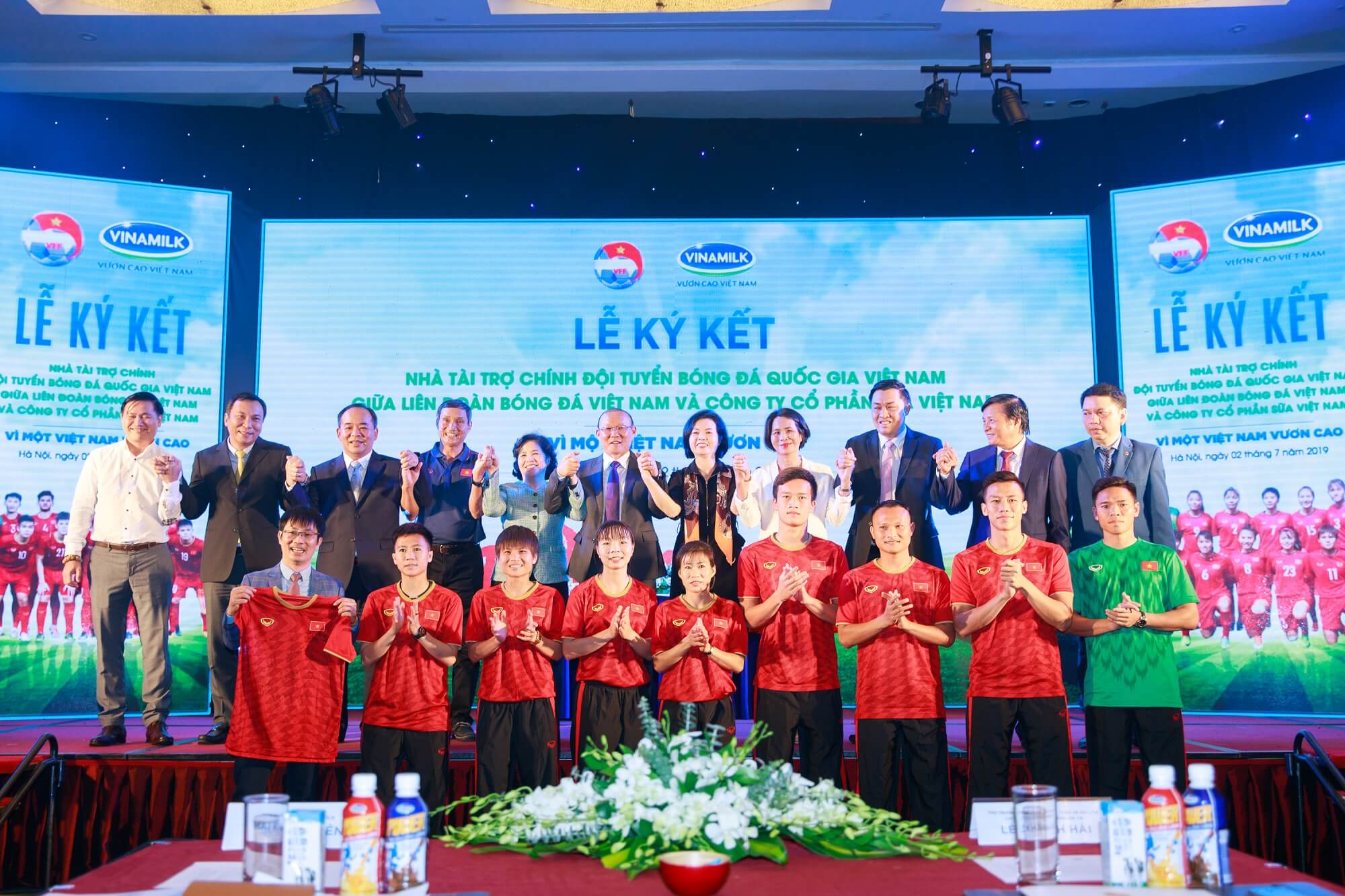Vinamilk tài trợ chính cho các đội tuyển bóng đá quốc gia vì một việt nam vươn cao 4
