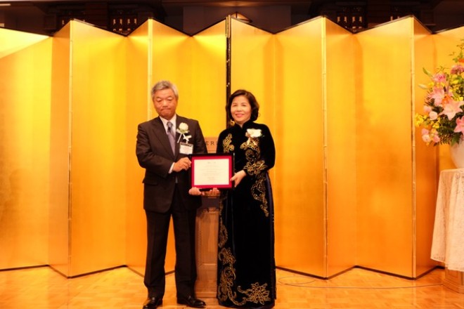 Bà Mai Kiều Liên nhận giải thưởng Nikkei châu Á 2015 1