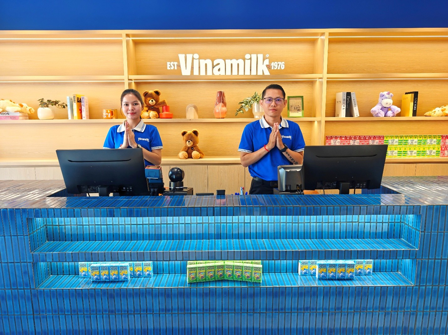 Nhân viên Vinamilk tại cửa hàng