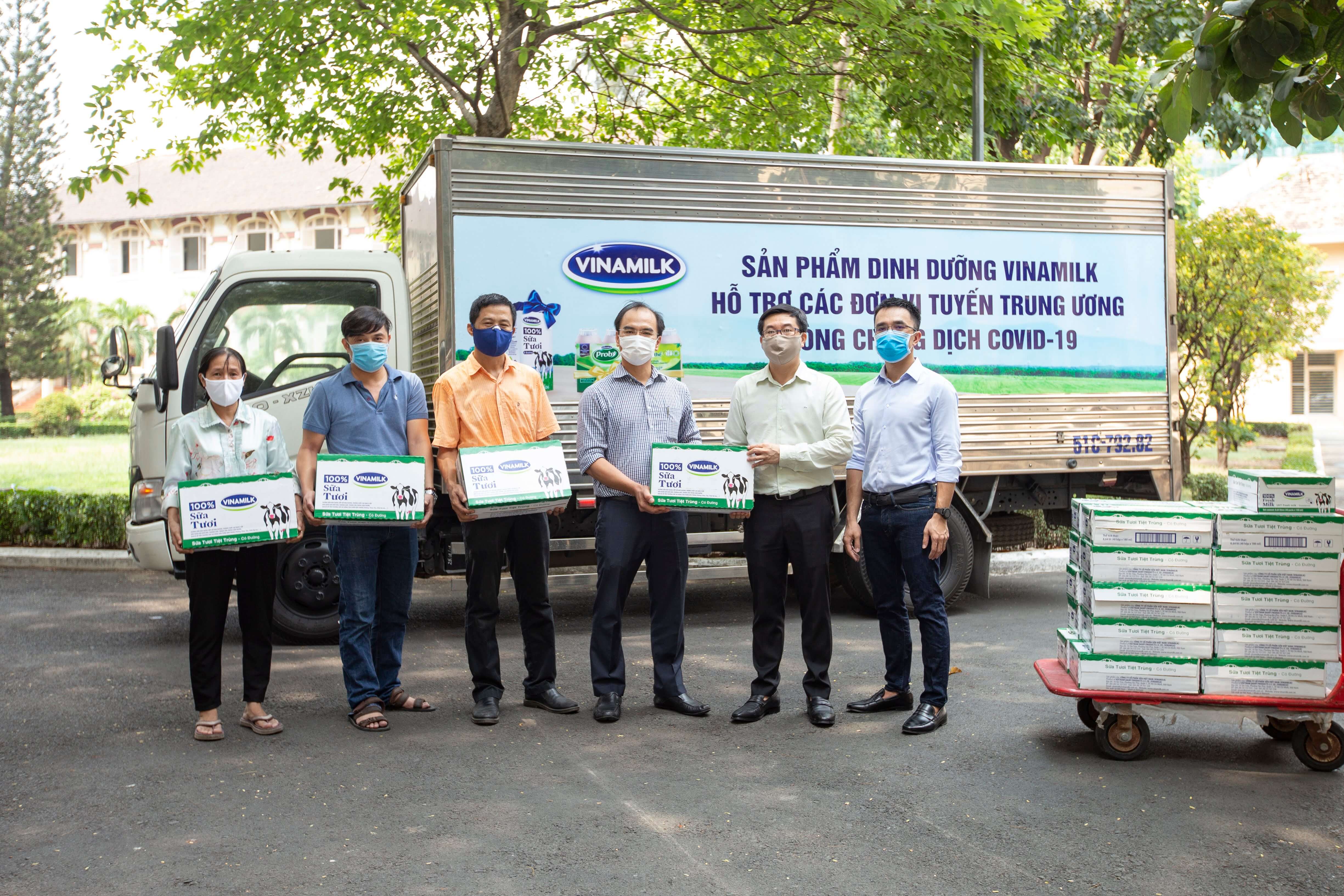 Vinamilk ủng hộ gần 15 tỷ đồng để tiếp sức cho các đơn vị tuyến đầu trên cả nước chống dịch 4