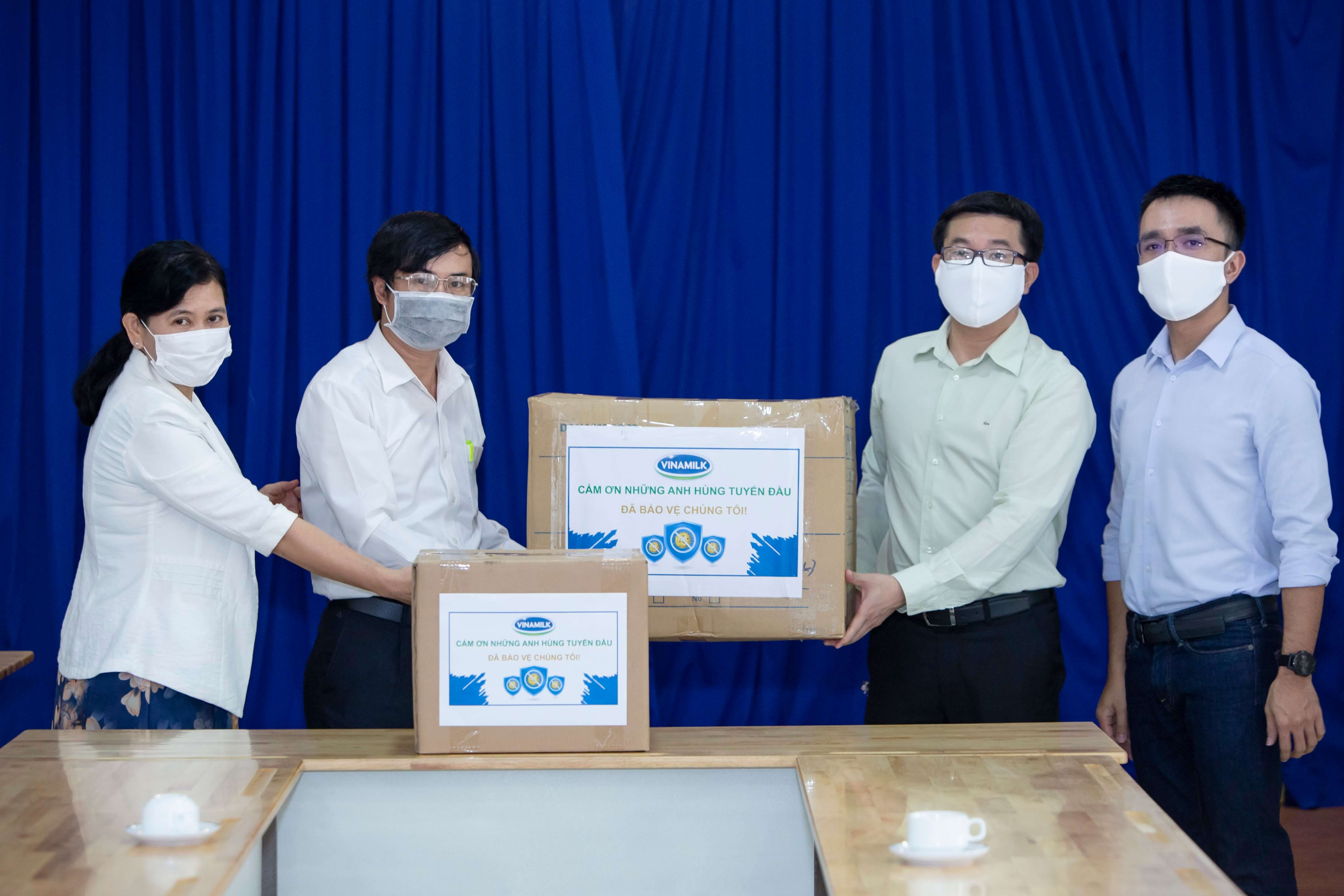 Tập thể nhân viên công ty Vinamilk góp sức để chăm sóc và bảo vệ trẻ em khó khăn trước đại dịch covid-19 7