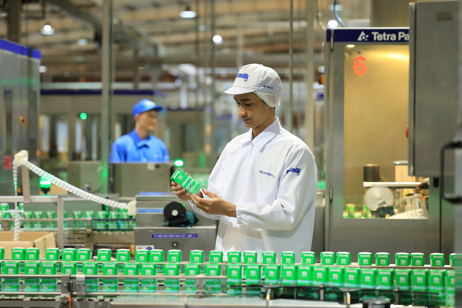 VINAMILK - “ĐẠI DIỆN” DUY NHẤT CỦA NGÀNH FMCG LỌT TOP 50 CÔNG TY NIÊM YẾT TỐT NHẤT 12 NĂM LIỀN 3