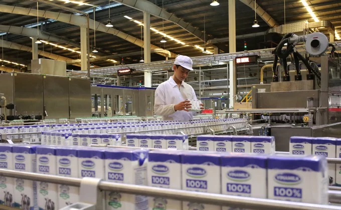 Thứ trưởng Nông nghiệp Mỹ thăm siêu nhà máy sữa Vinamilk 11