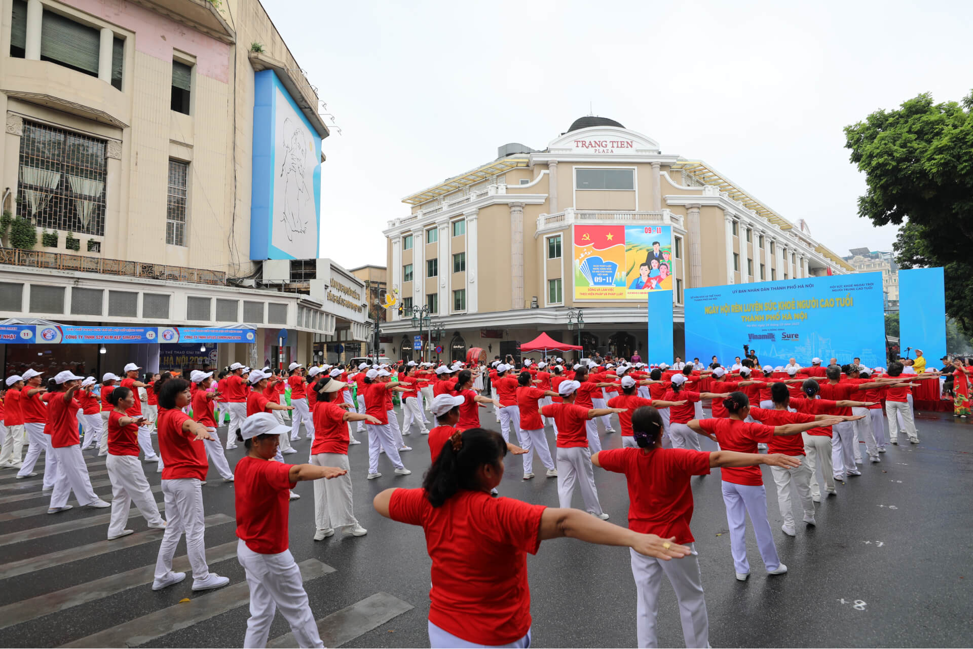 VINAMILK SURE PREVENT GOLD ĐỒNG HÀNH LAN TỎA CẢM HỨNG RÈN LUYỆN SỨC KHỎE CHO NGƯỜI CAO TUỔI 1