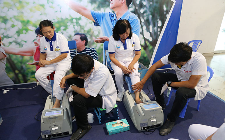 VINAMILK SURE PREVENT tiếp tục hành trình tư vấn dinh dưỡng cho 1 triệu người cao tuổi xác lập kỷ lục đồng diễn sinh tại Việt Nam 2