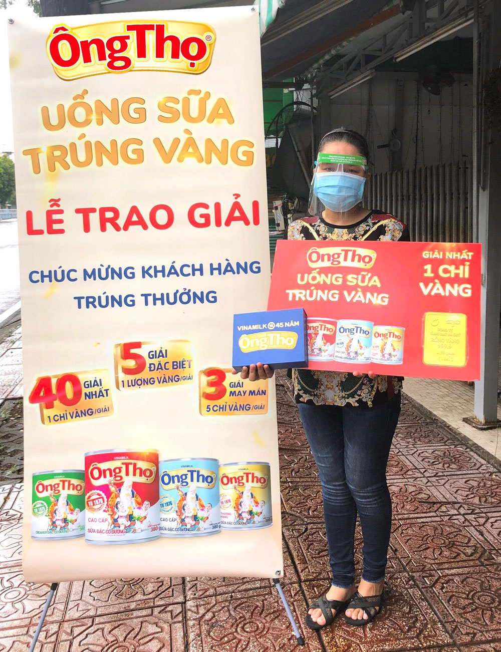 Lộ diện những khách hàng may mắn đầu tiên “uống sữa Ông Thọ, trúng vàng” 2