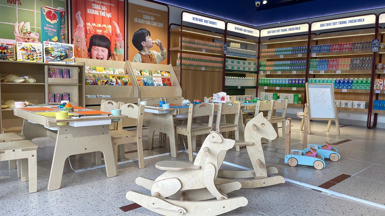 Kidzone tại cửa hàng Vinamilk