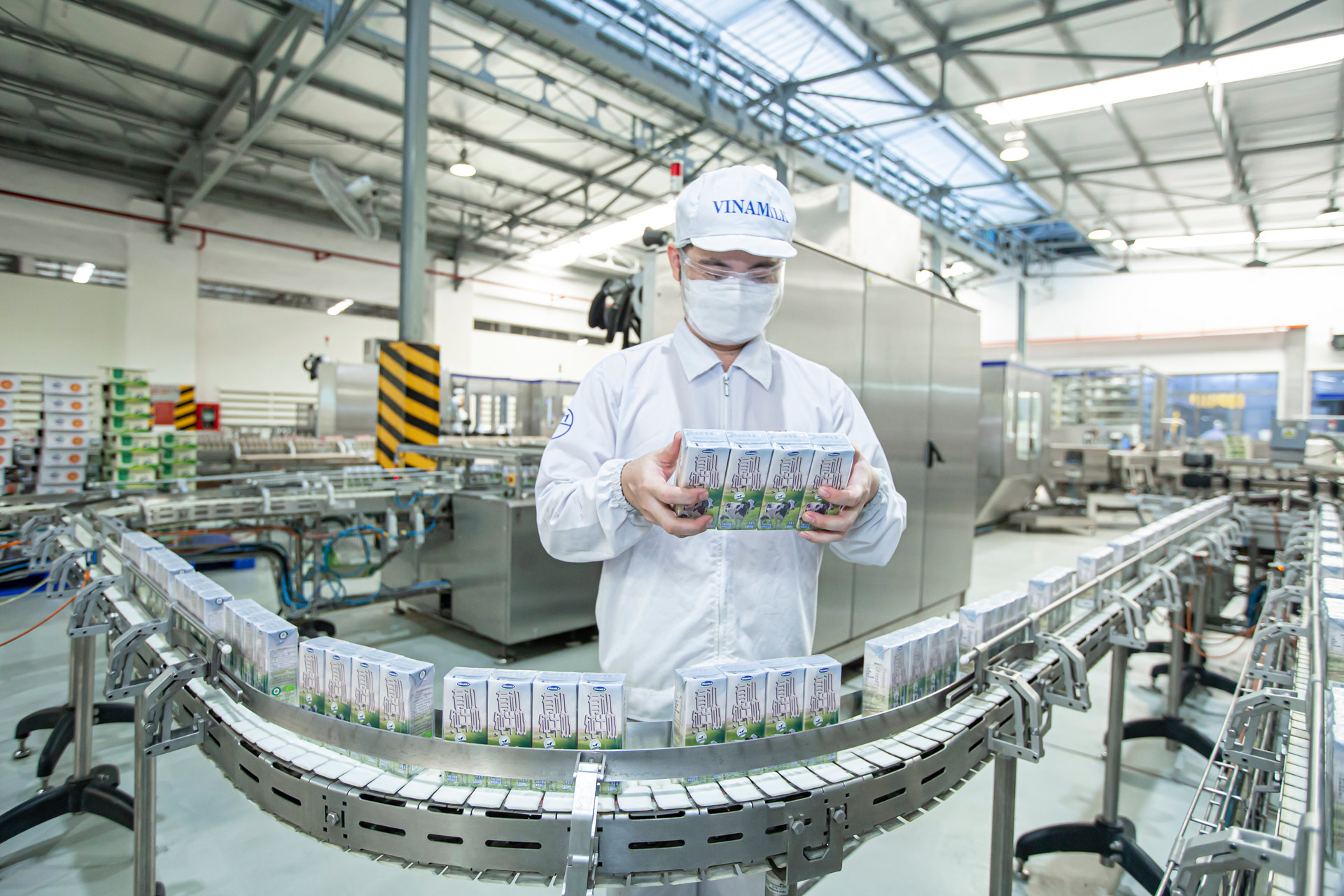 Vinamilk ra mắt sữa tươi Organic “tiêu chuẩn kép” trong triển lãm quốc tế hàng đầu tại Thượng Hải 2