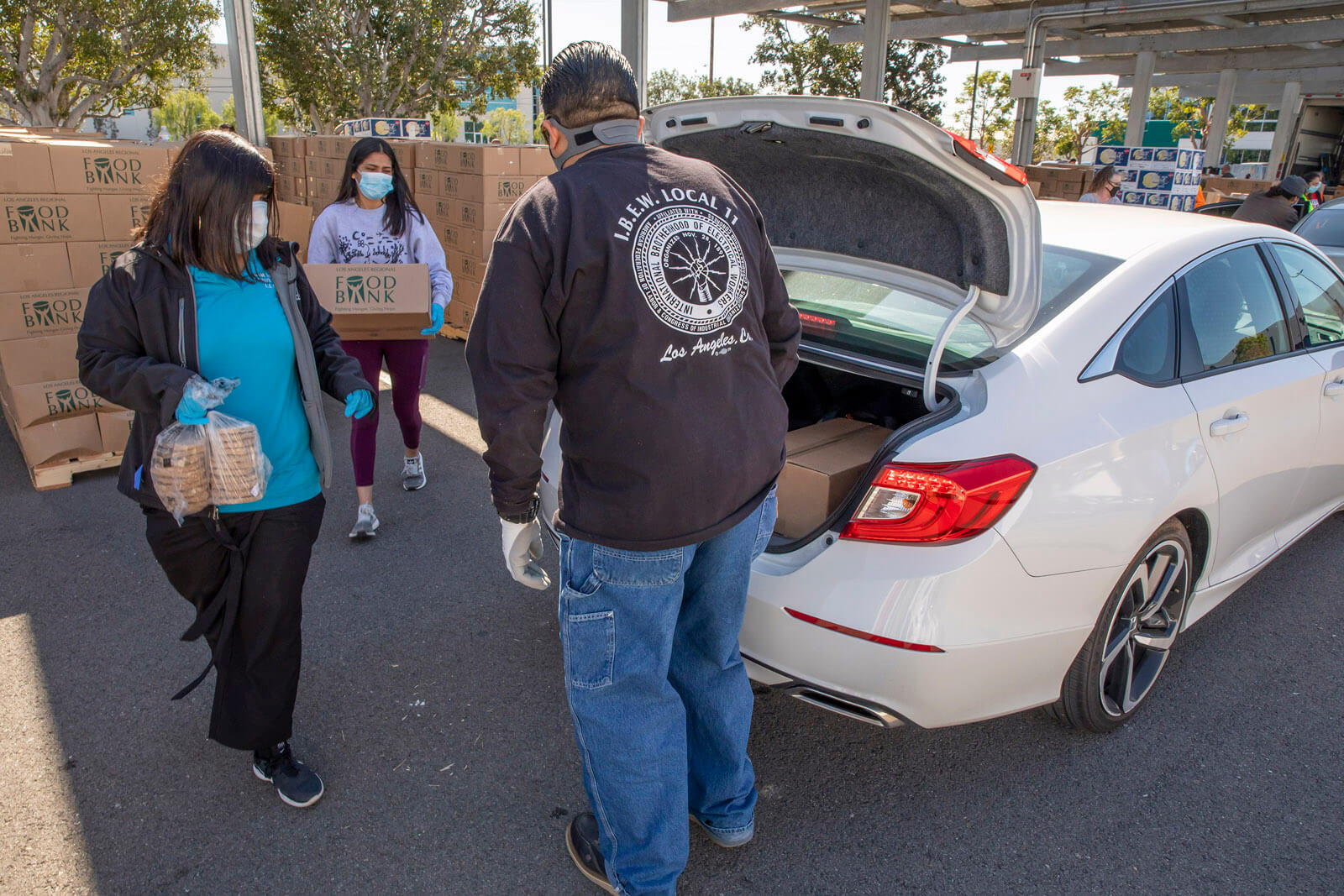 Nhà máy sữa tại Mỹ của Vinamilk hưởng ứng chiến dịch ủng hộ sữa cho người dân gặp khó khăn trong đại dịch Covid-19 4