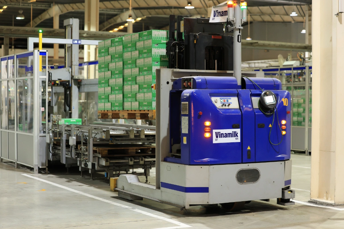 Các robot LGV vận chuyển tự động giúp tối ưu vận hành và giảm phát thải