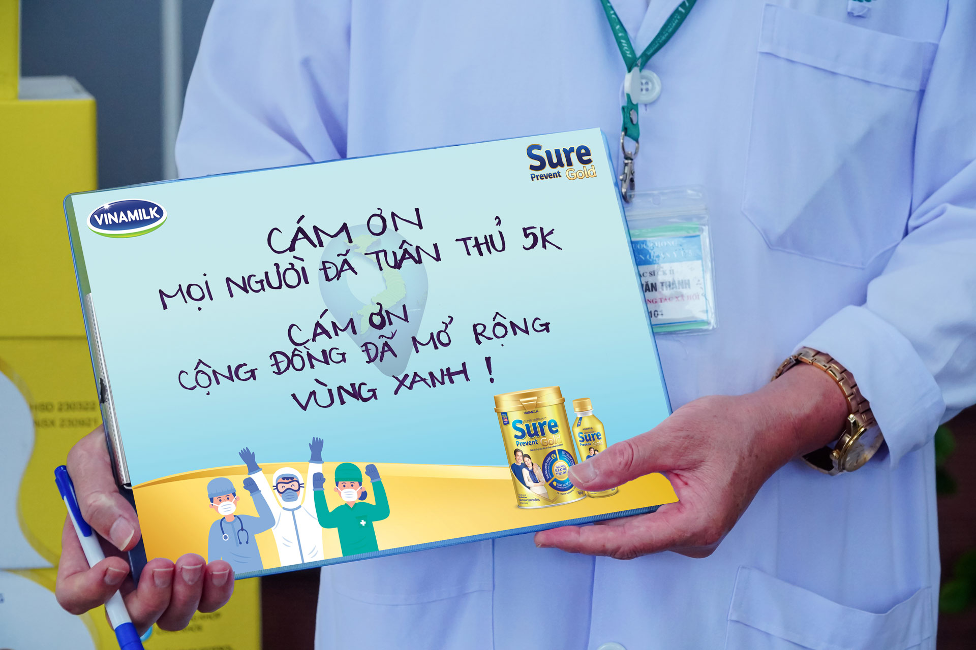 Vinamilk Sure Prevent Gold tri ân những chiến sĩ áo trắng đã luôn là vùng xanh hy vọng của người dân Việt Nam 3