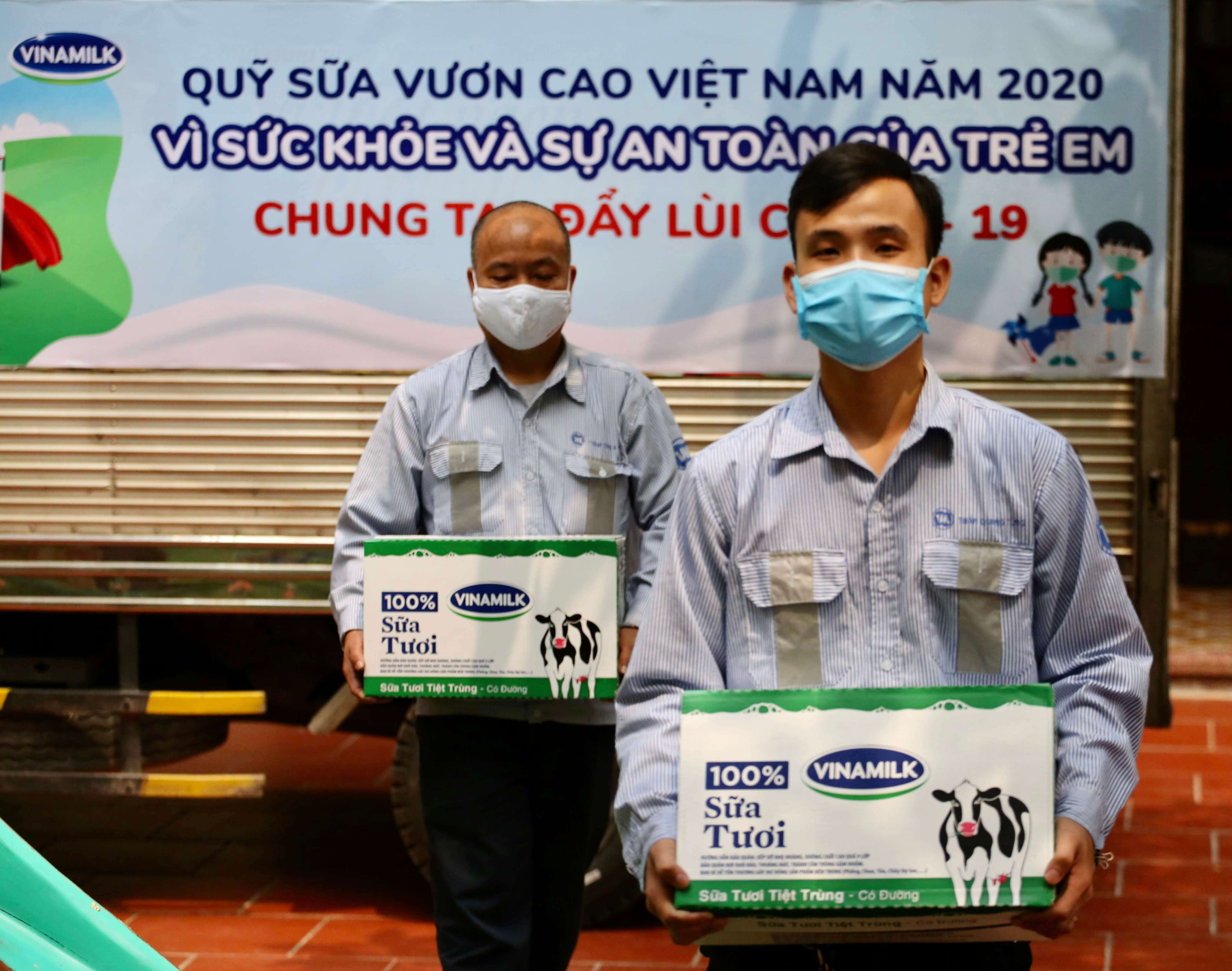 Vinamilk Quỹ sữa VCVN tặng 1,7 triệu ly sữa cho trẻ em khó khăn trên cả nước trong đại dịch Covid 3