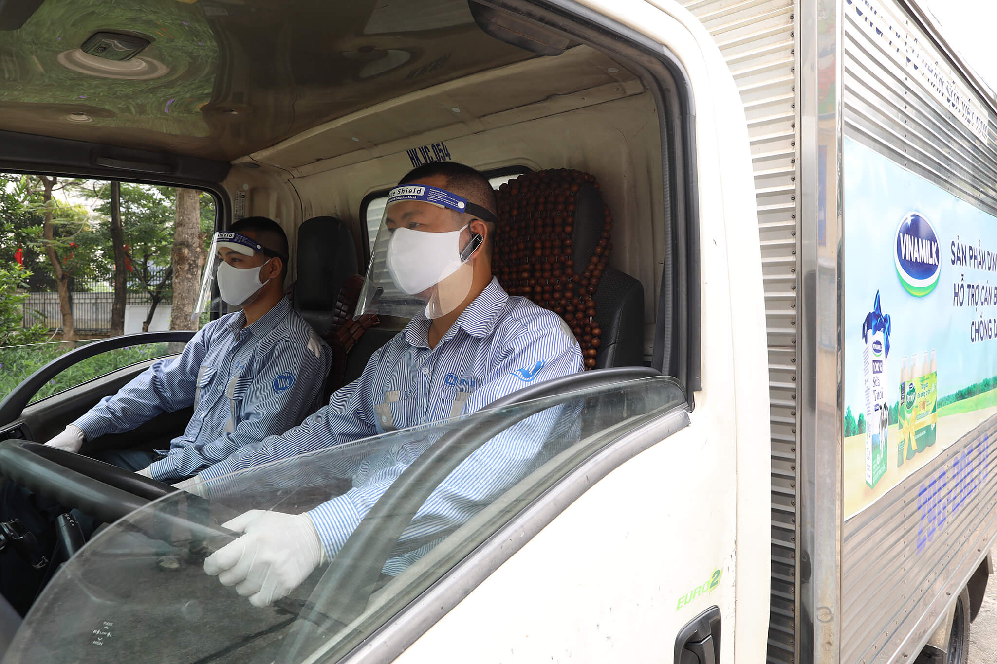 Muôn vàn tâm tư của bố mẹ khi trẻ tựu trường mùa dịch 5