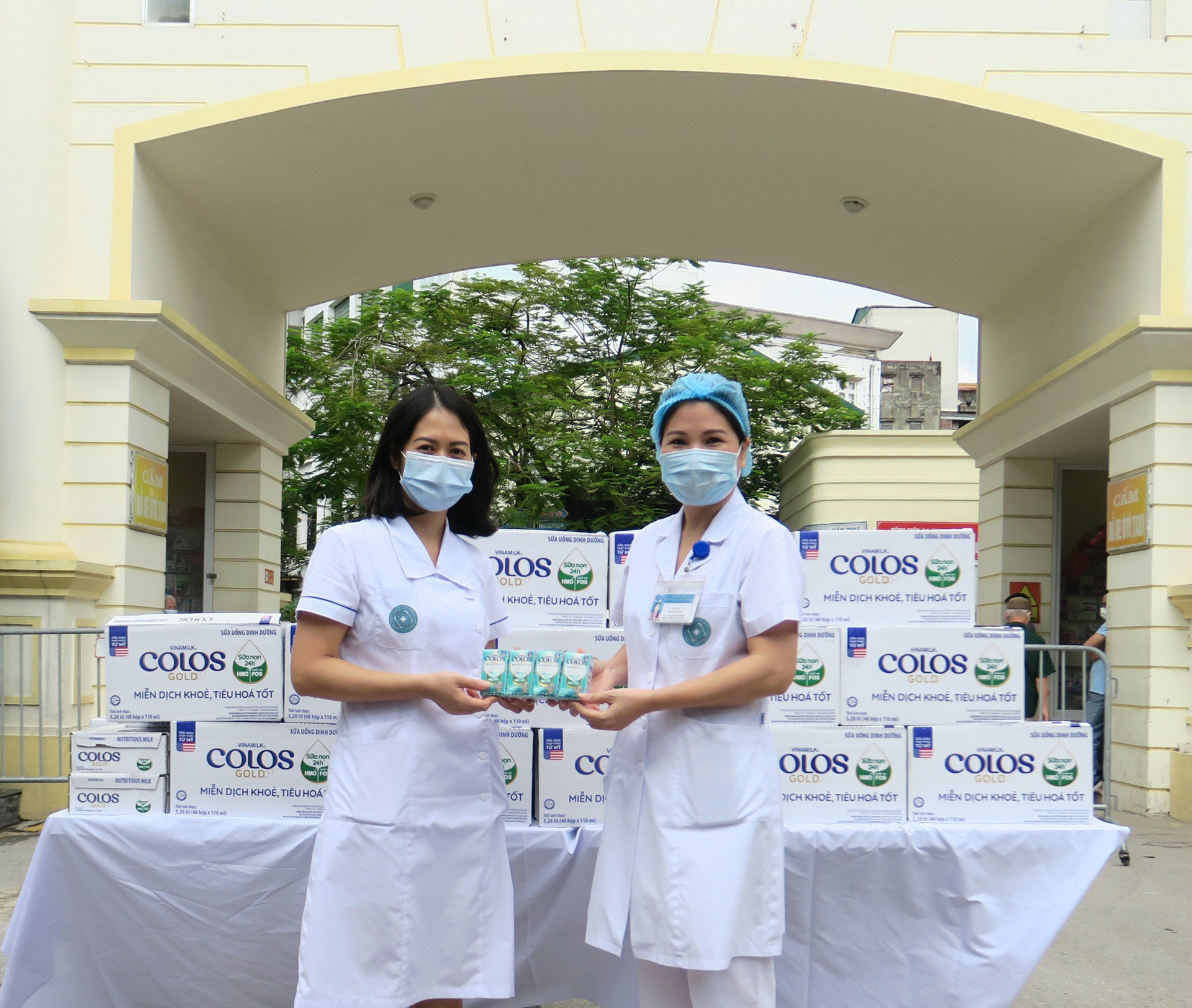 Vinamilk trao tặng 50.000 sản phẩm Vinamilk ColosGold cho con em cán bộ y bác sĩ tuyến đầu 3