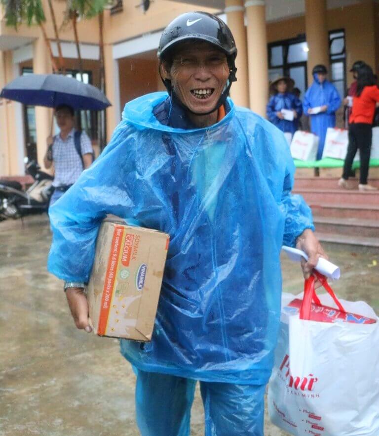 Người lao động Vinamilk góp ngày lương, hỗ trợ miền trung mùa bão lũ gần 4 tỷ đồng 7