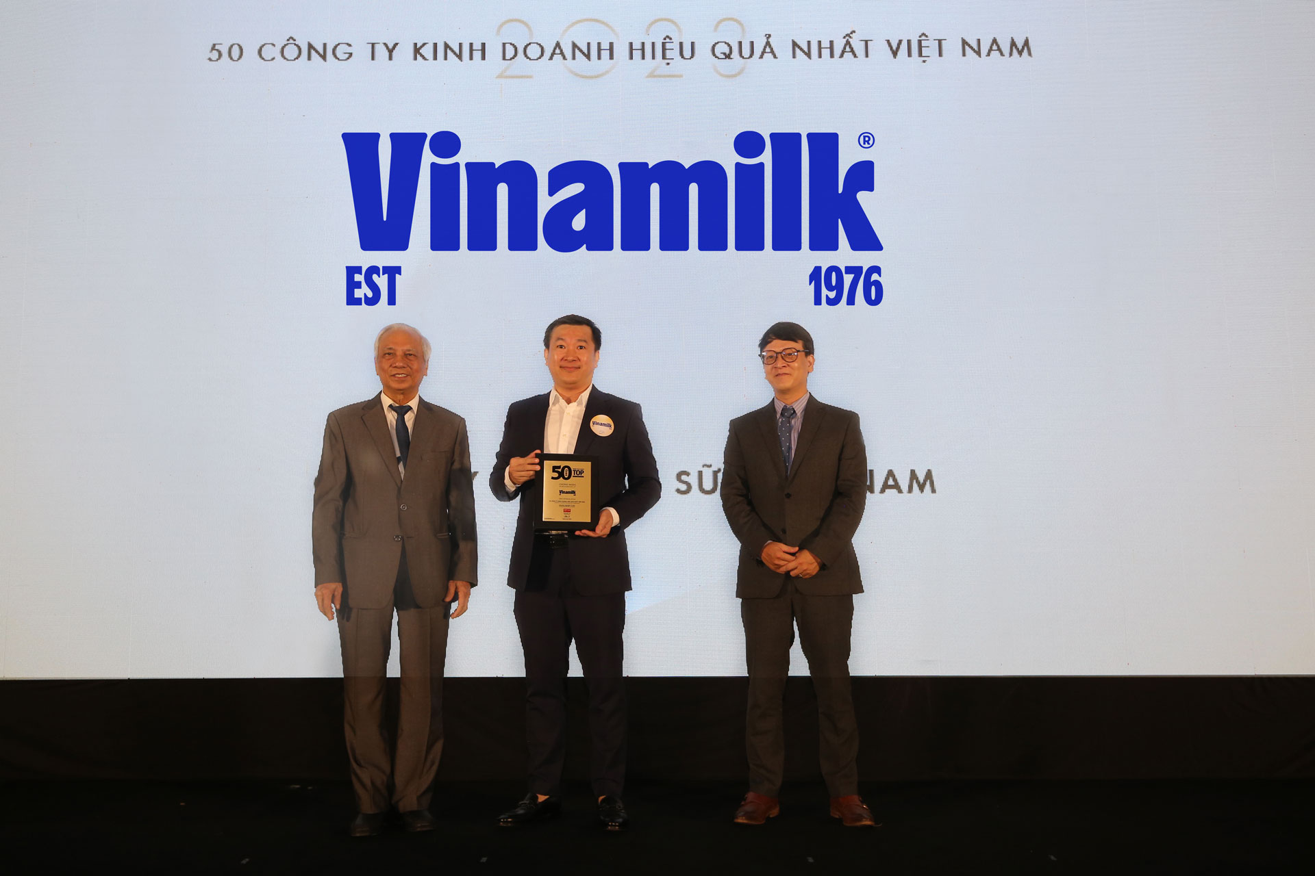 HƠN MỘT THẬP NIÊN, VINAMILK GIỮ VỮNG NGÔI VỊ TRONG CÁC BẢNG XẾP HẠNG DOANH NGHIỆP NIÊM YẾT HÀNG ĐẦU 1